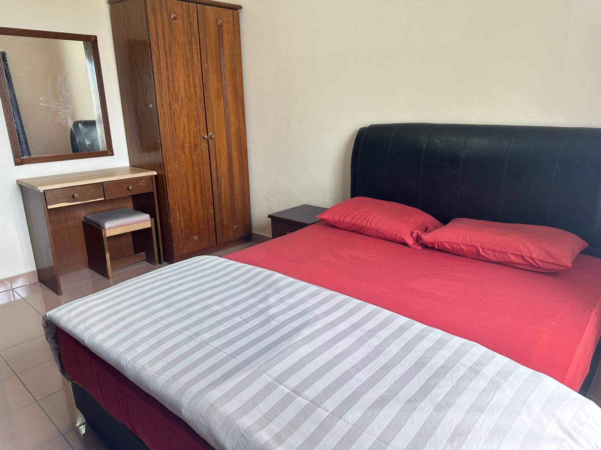 Three-Bedroom Apartment,1647735377:JPEG